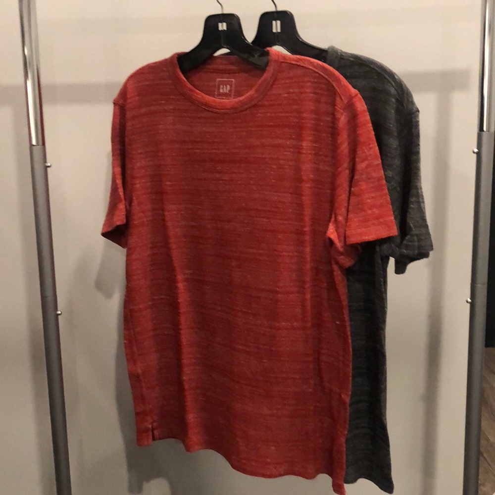 The Gap: Men’s (Size: S) soft spun crew neck tee’s 2pack
